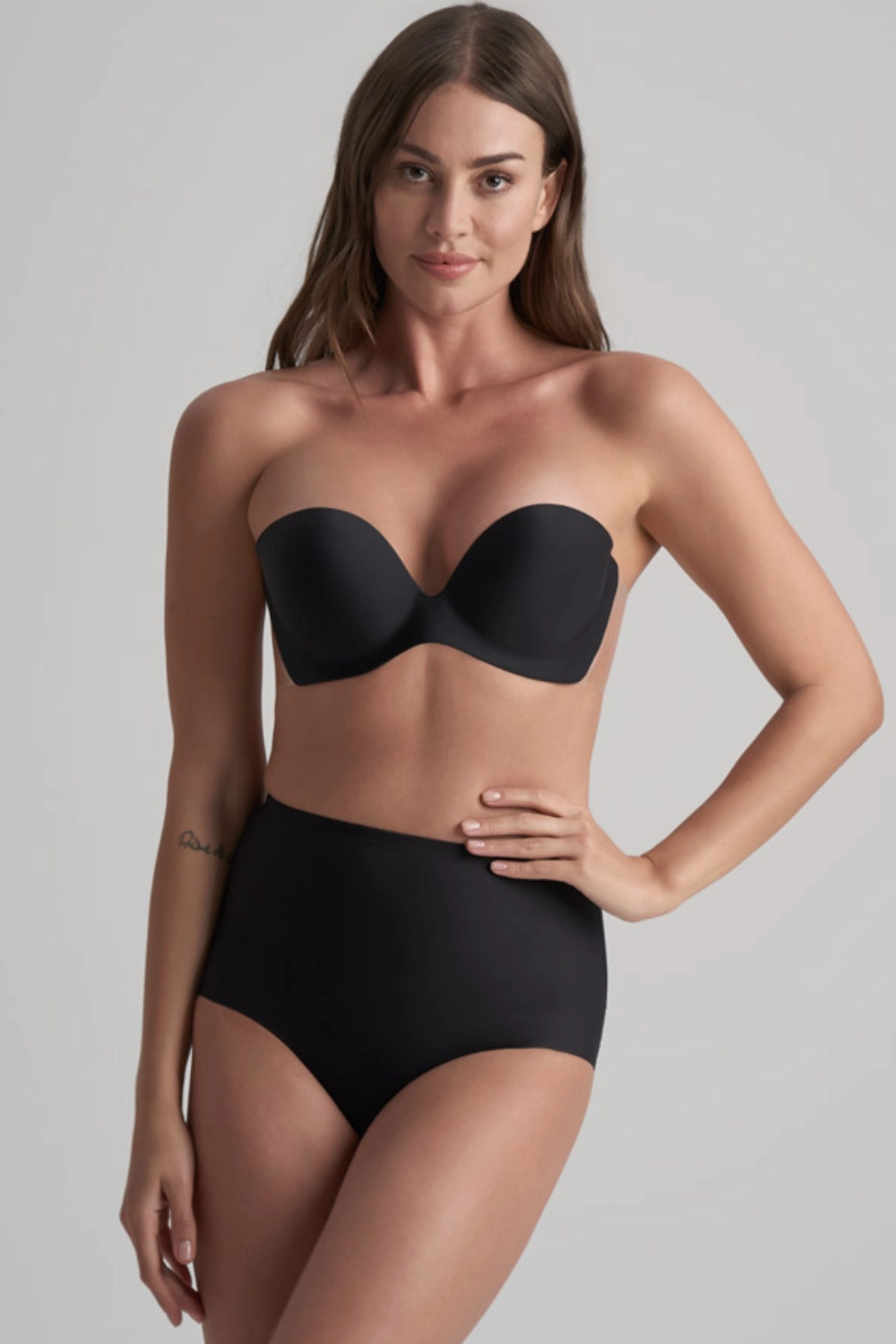 Diva Backless Adhesive Bra in Black
